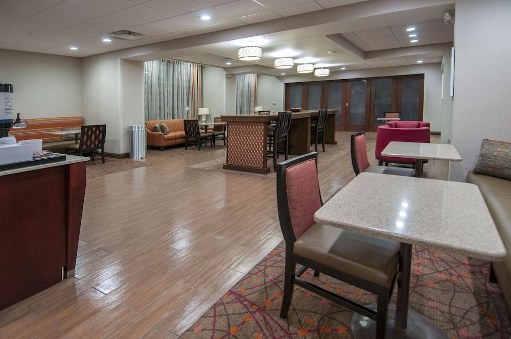 Hampton Inn Опелусас Экстерьер фото