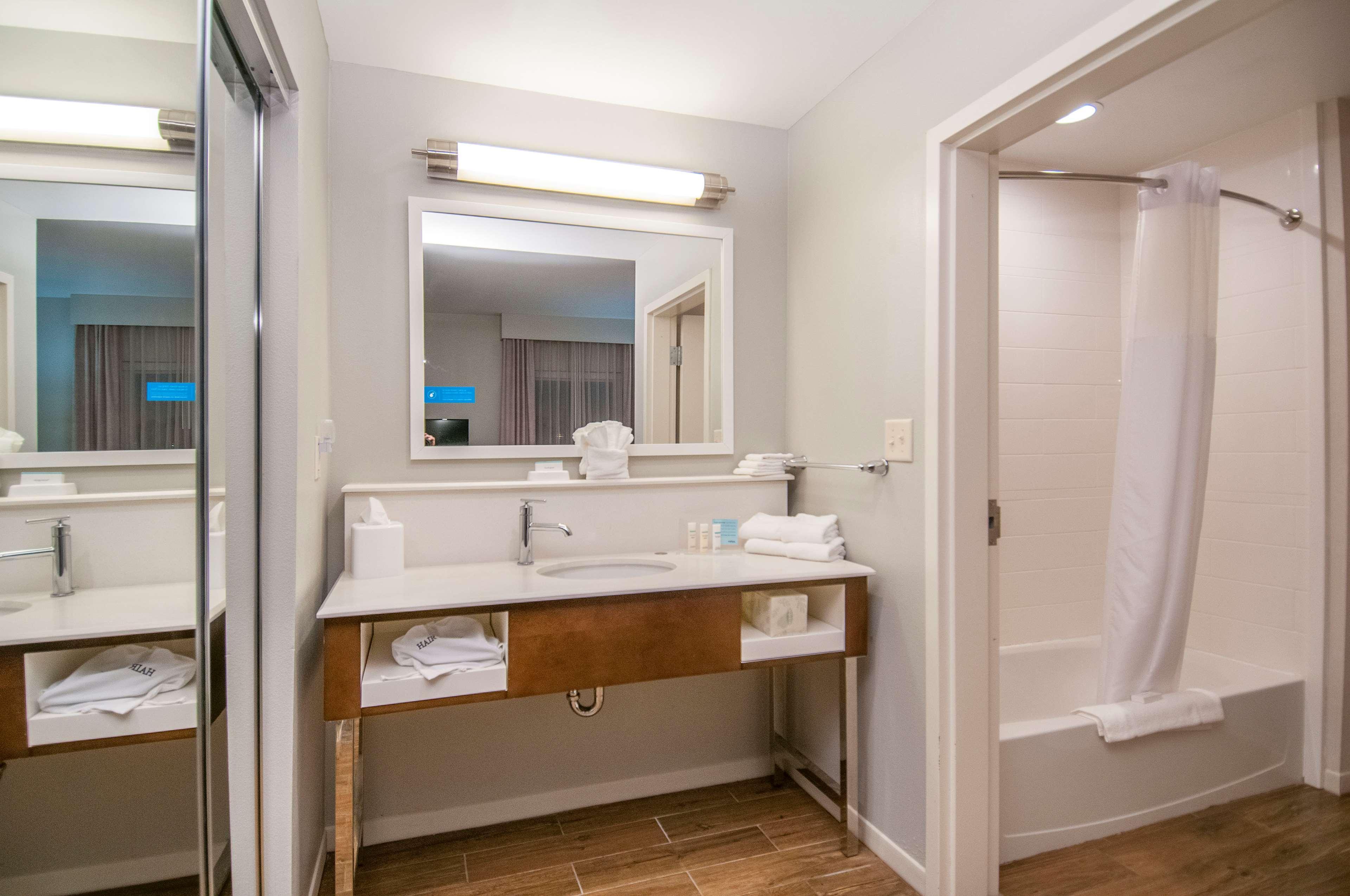 Hampton Inn Опелусас Экстерьер фото