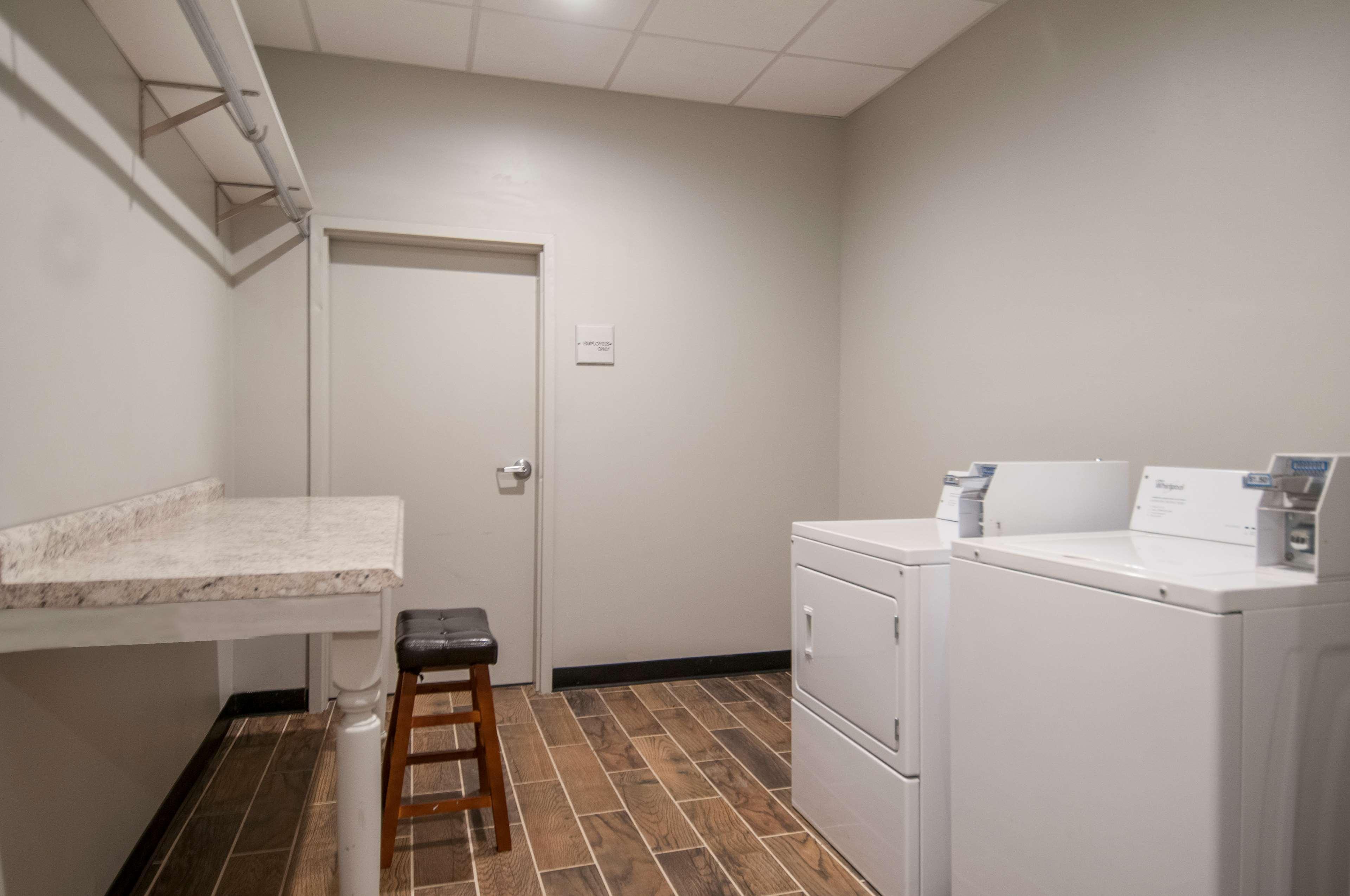 Hampton Inn Опелусас Экстерьер фото