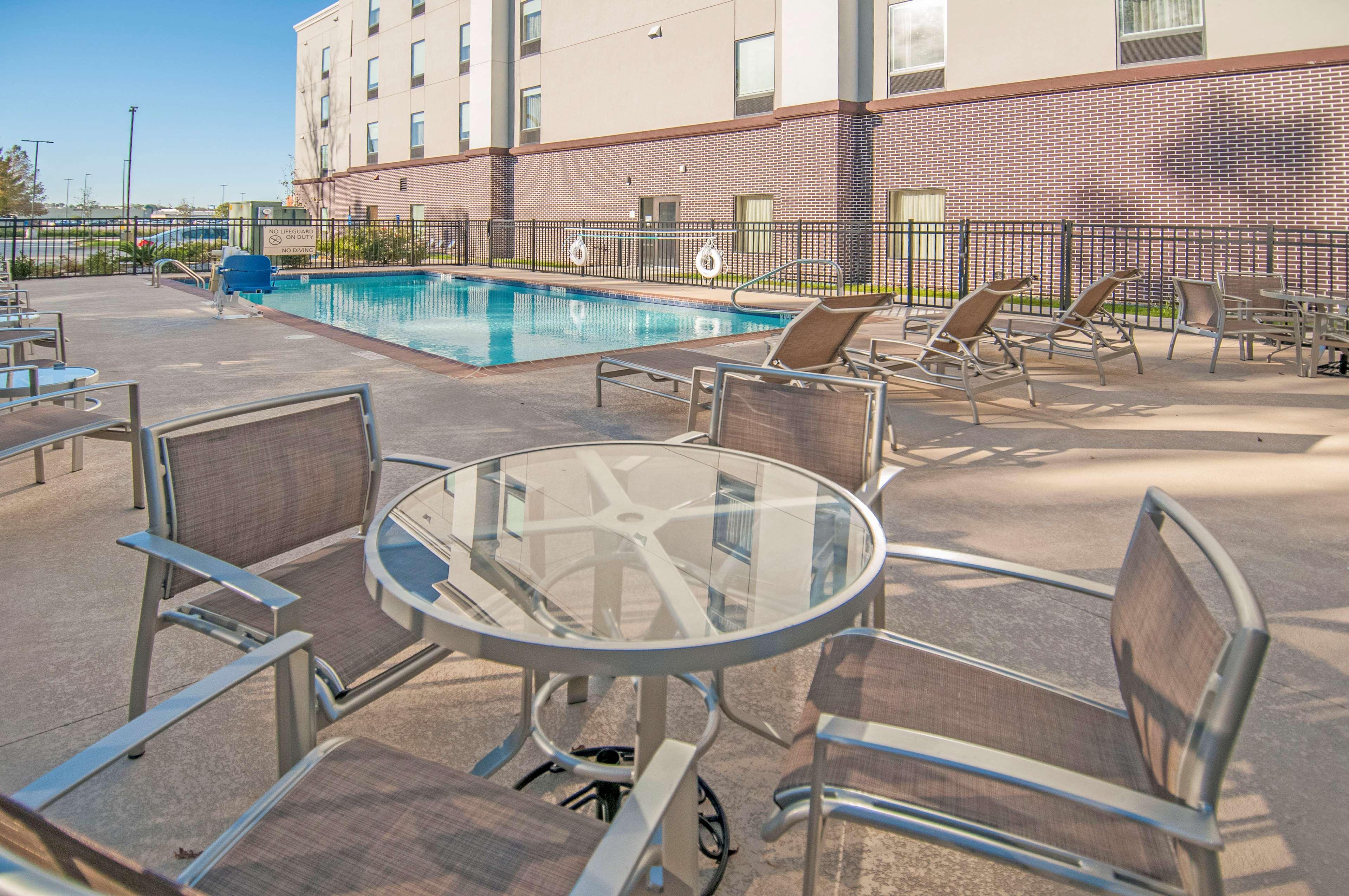 Hampton Inn Опелусас Экстерьер фото