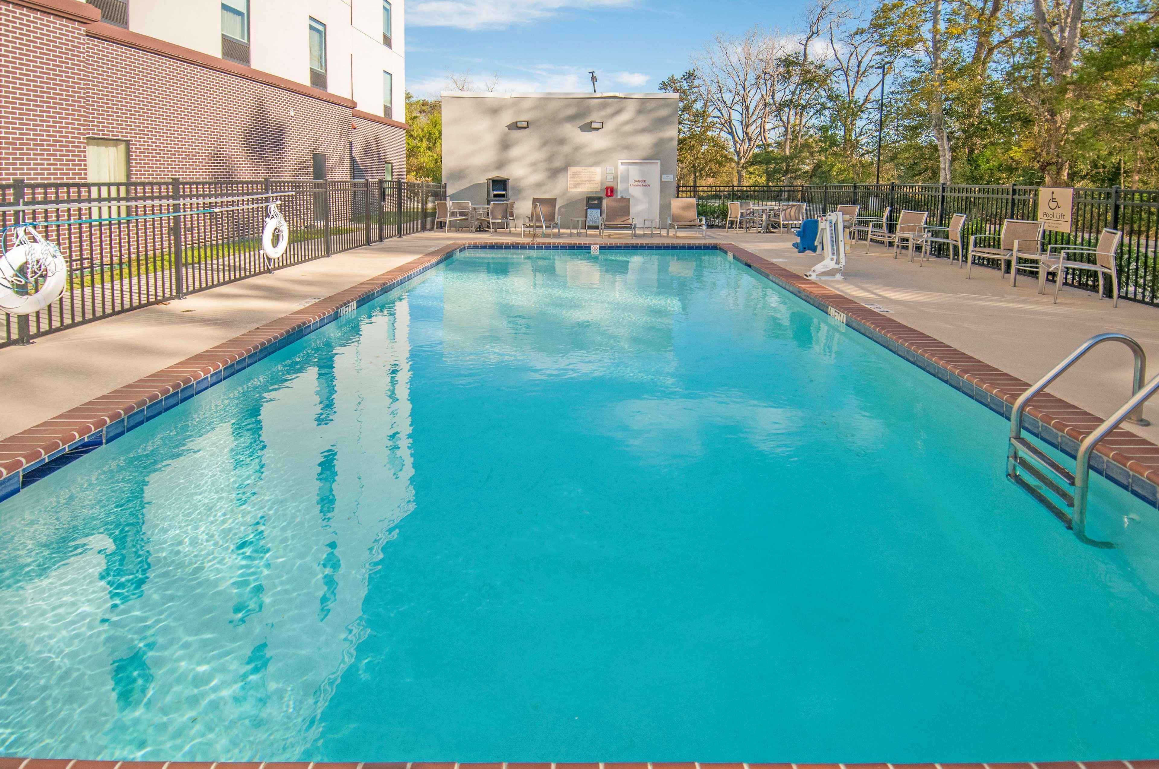 Hampton Inn Опелусас Экстерьер фото