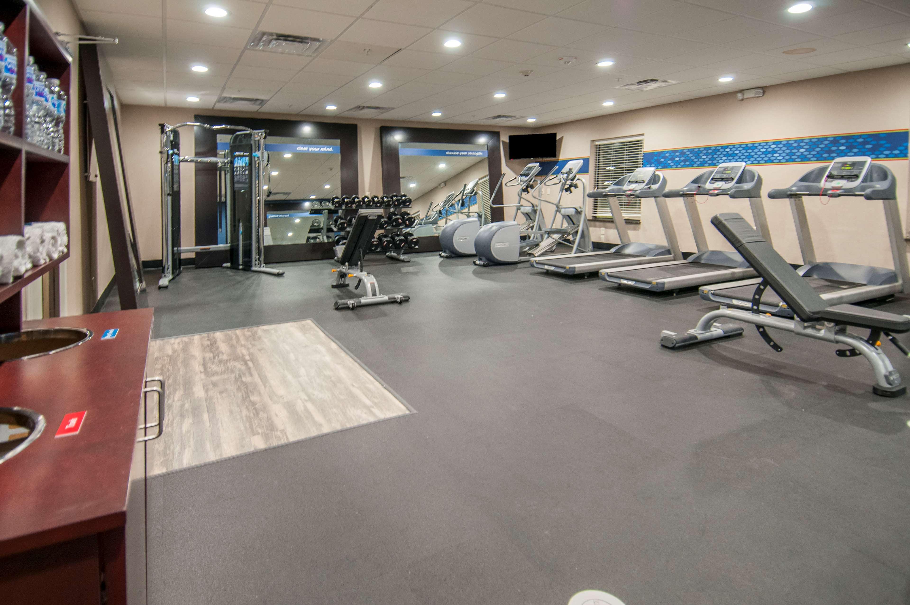 Hampton Inn Опелусас Экстерьер фото