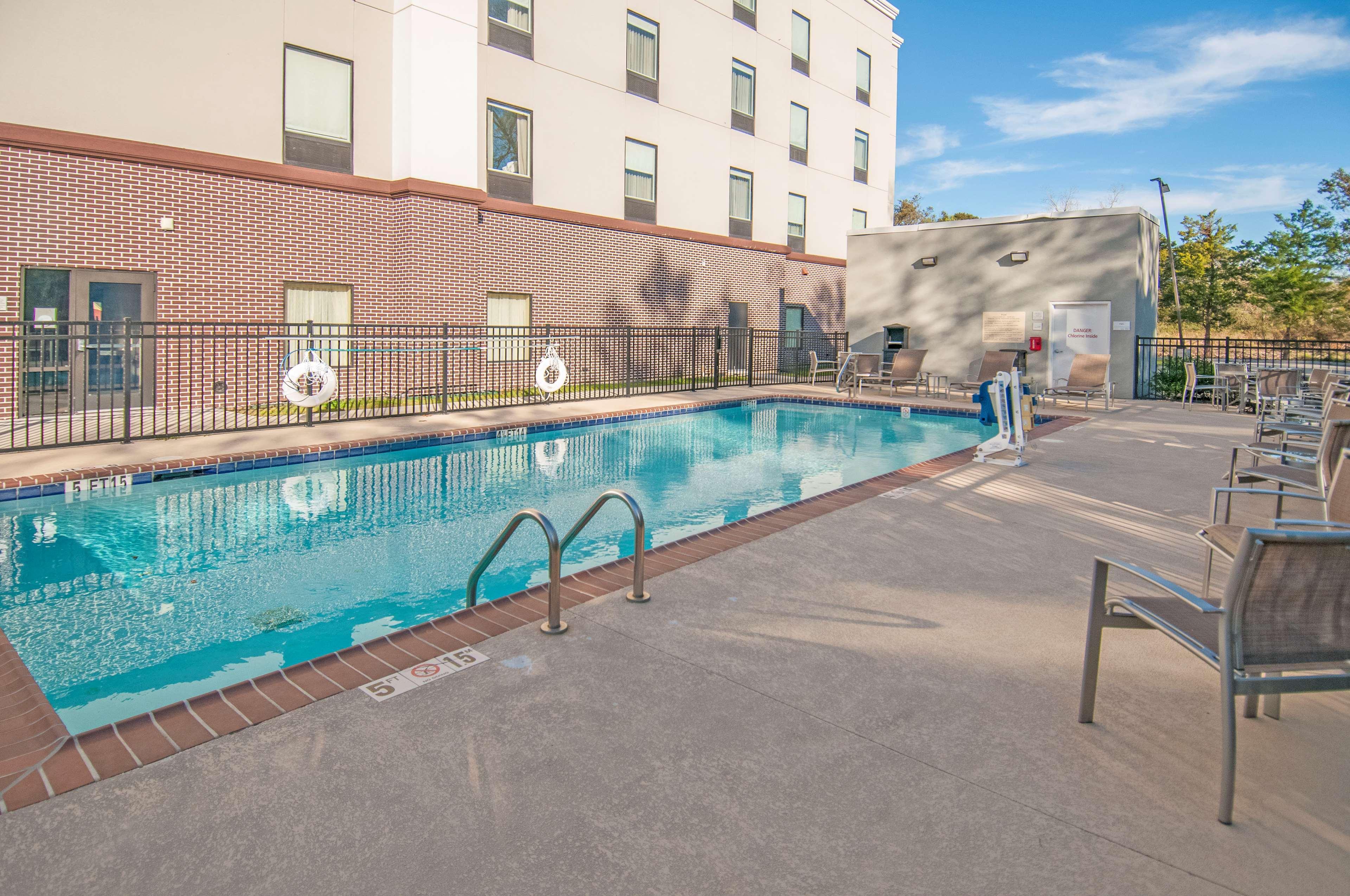 Hampton Inn Опелусас Экстерьер фото