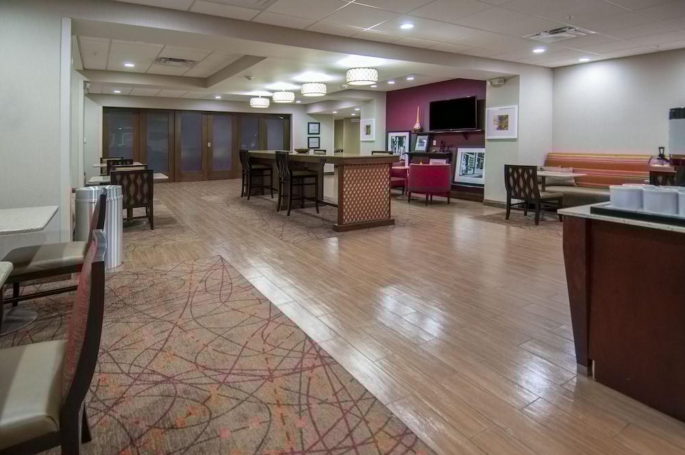 Hampton Inn Опелусас Экстерьер фото