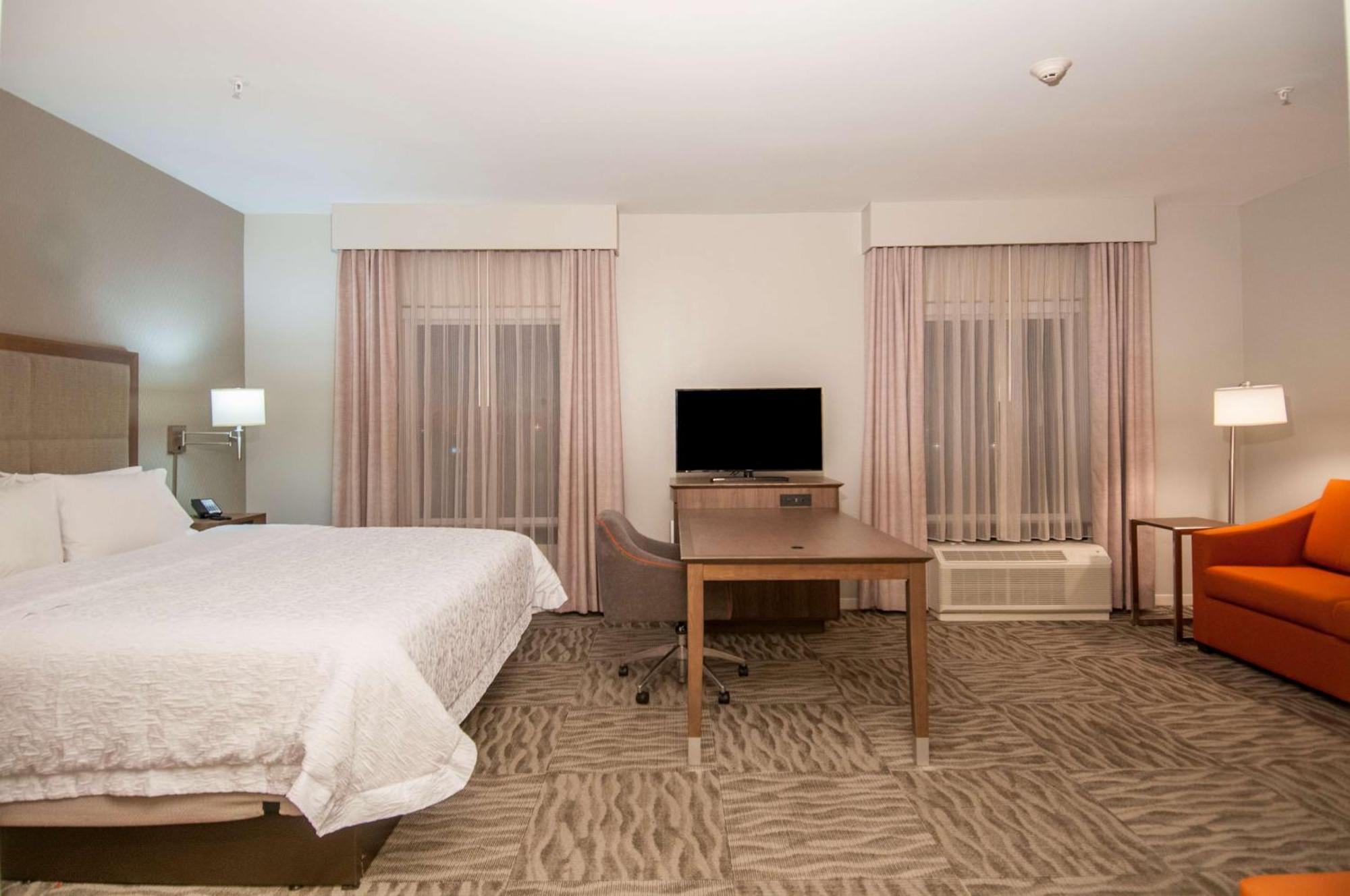 Hampton Inn Опелусас Экстерьер фото