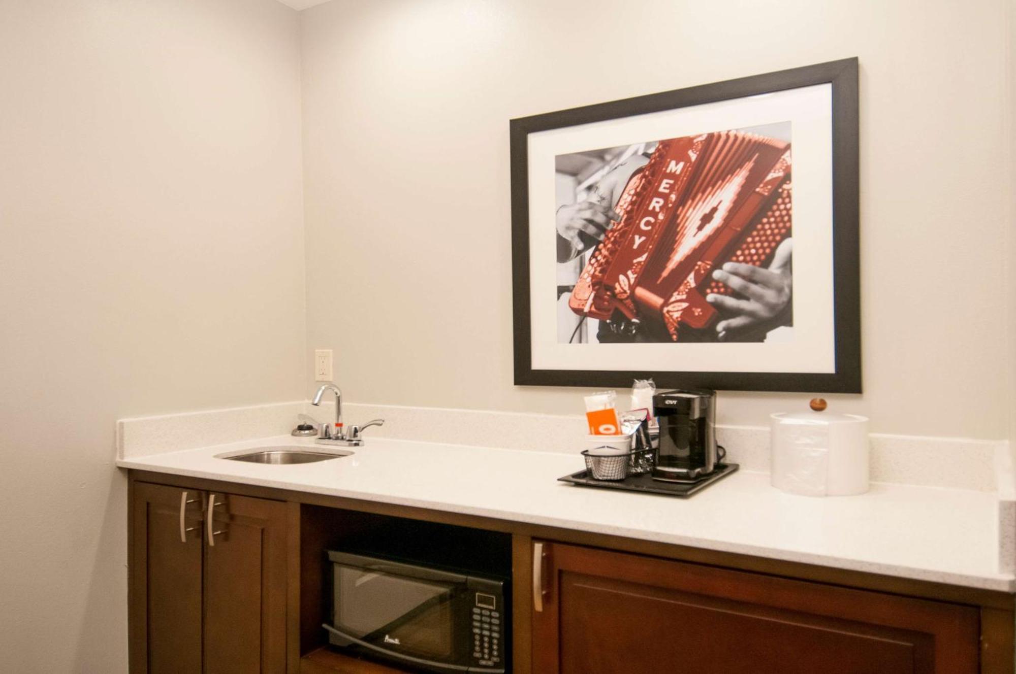 Hampton Inn Опелусас Экстерьер фото